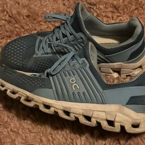 OnCLOUD women’s size 8.5 running shoes